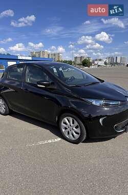 Хэтчбек Renault Zoe 2016 в 