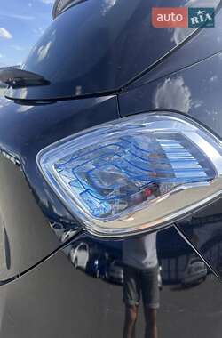 Хэтчбек Renault Zoe 2016 в 