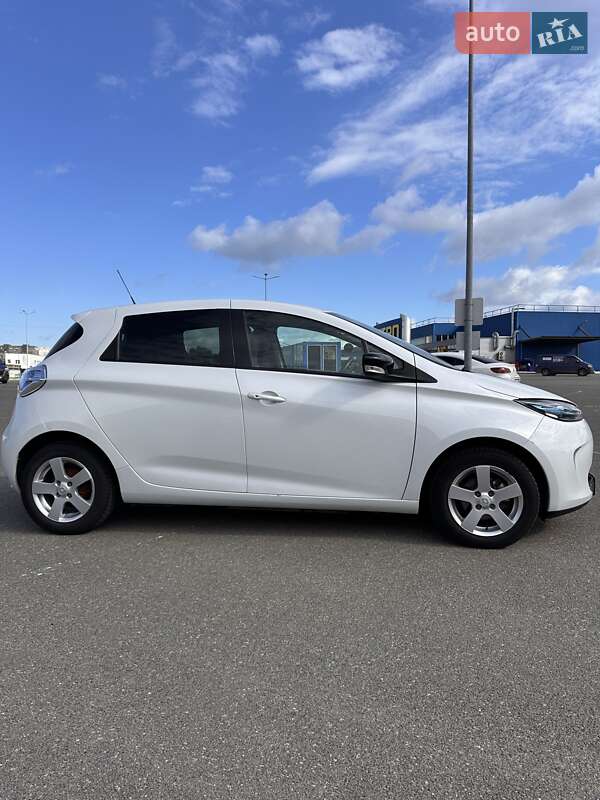 Хетчбек Renault Zoe 2016 в Києві