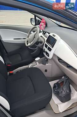 Хэтчбек Renault Zoe 2016 в 