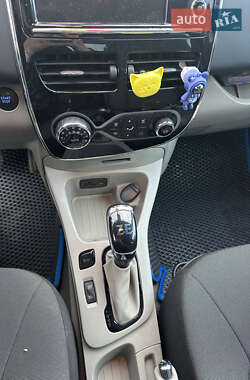 Хэтчбек Renault Zoe 2015 в 