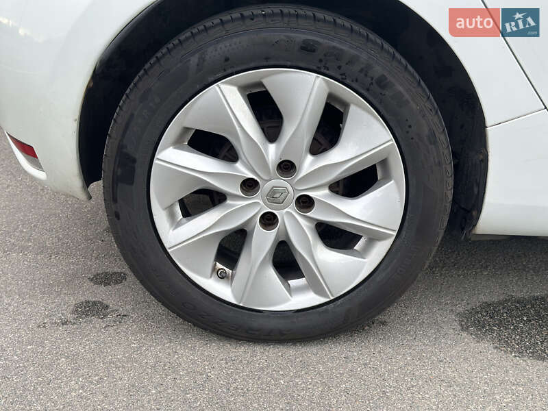 Хэтчбек Renault Zoe 2015 в Киеве