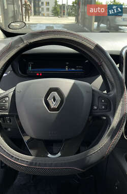 Хэтчбек Renault Zoe 2019 в 