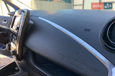 Хэтчбек Renault Zoe 2017 в 