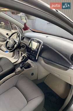 Хэтчбек Renault Zoe 2015 в 