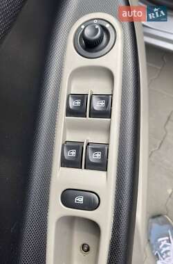 Хэтчбек Renault Zoe 2015 в 