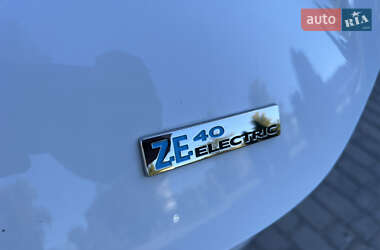 Хетчбек Renault Zoe 2017 в 