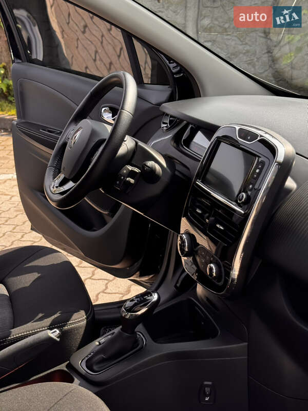 Хэтчбек Renault Zoe 2017 в Городке