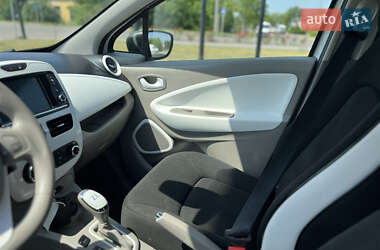 Хэтчбек Renault Zoe 2017 в 