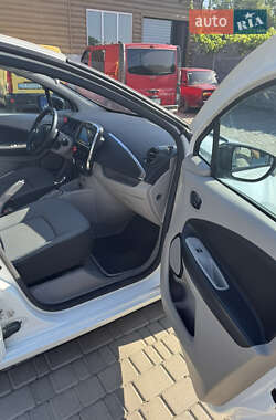 Хэтчбек Renault Zoe 2014 в 
