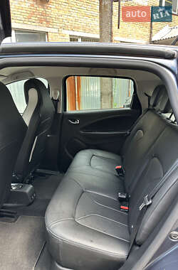 Хэтчбек Renault Zoe 2021 в 