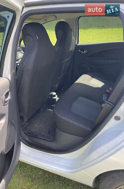Хэтчбек Renault Zoe 2017 в 