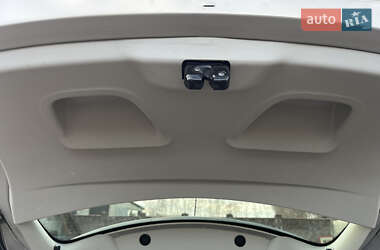 Хэтчбек Renault Zoe 2017 в 