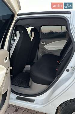 Хэтчбек Renault Zoe 2015 в 