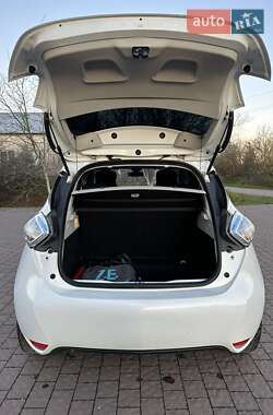 Хэтчбек Renault Zoe 2015 в 