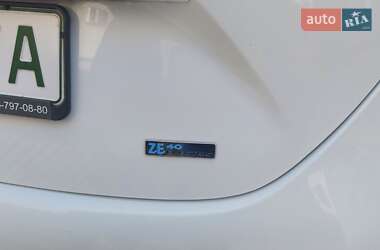 Хэтчбек Renault Zoe 2017 в 
