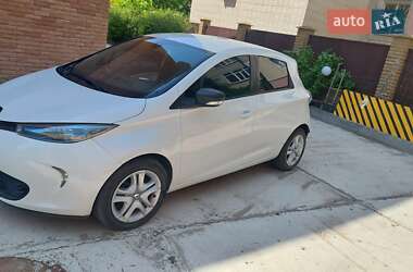 Хэтчбек Renault Zoe 2017 в 