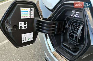 Хэтчбек Renault Zoe 2021 в 
