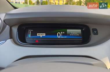 Хэтчбек Renault Zoe 2017 в 
