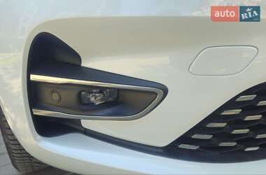 Хэтчбек Renault Zoe 2021 в 