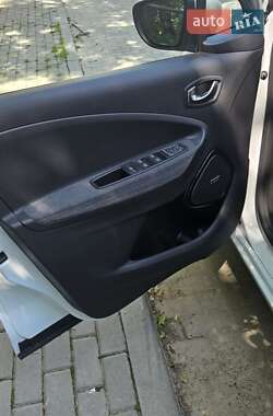 Хэтчбек Renault Zoe 2021 в 