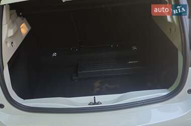 Хэтчбек Renault Zoe 2021 в 