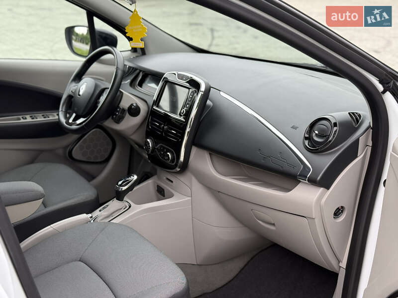 Хэтчбек Renault Zoe 2016 в Дубно