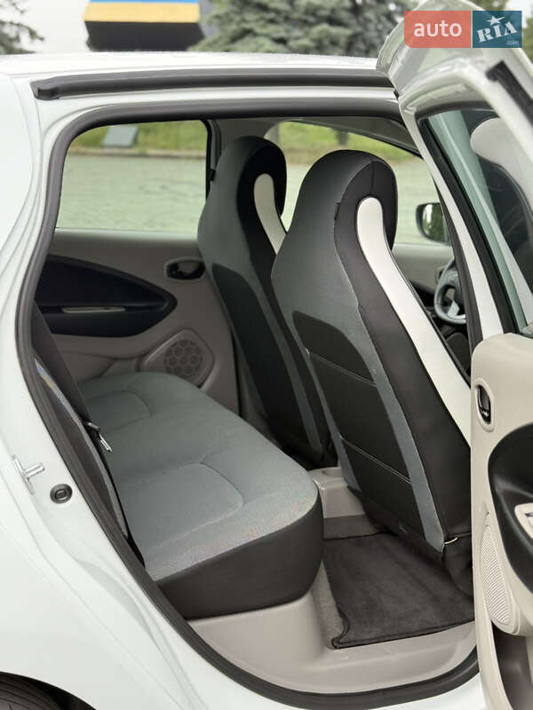 Хэтчбек Renault Zoe 2016 в Дубно
