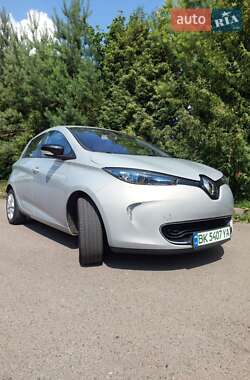 Хэтчбек Renault Zoe 2015 в 