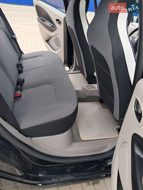 Хэтчбек Renault Zoe 2015 в Дубно