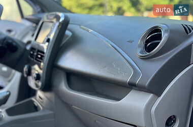 Хетчбек Renault Zoe 2016 в 
