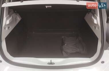 Хэтчбек Renault Zoe 2021 в 
