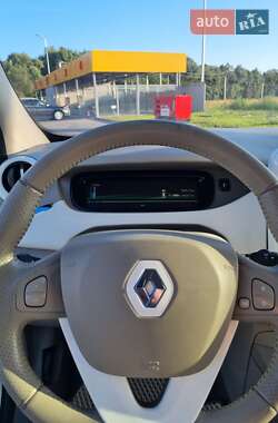 Хэтчбек Renault Zoe 2012 в 