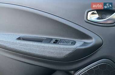 Хэтчбек Renault Zoe 2021 в 