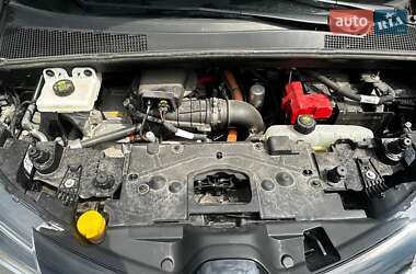 Хэтчбек Renault Zoe 2021 в 