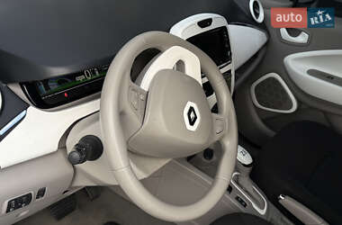 Хэтчбек Renault Zoe 2015 в 
