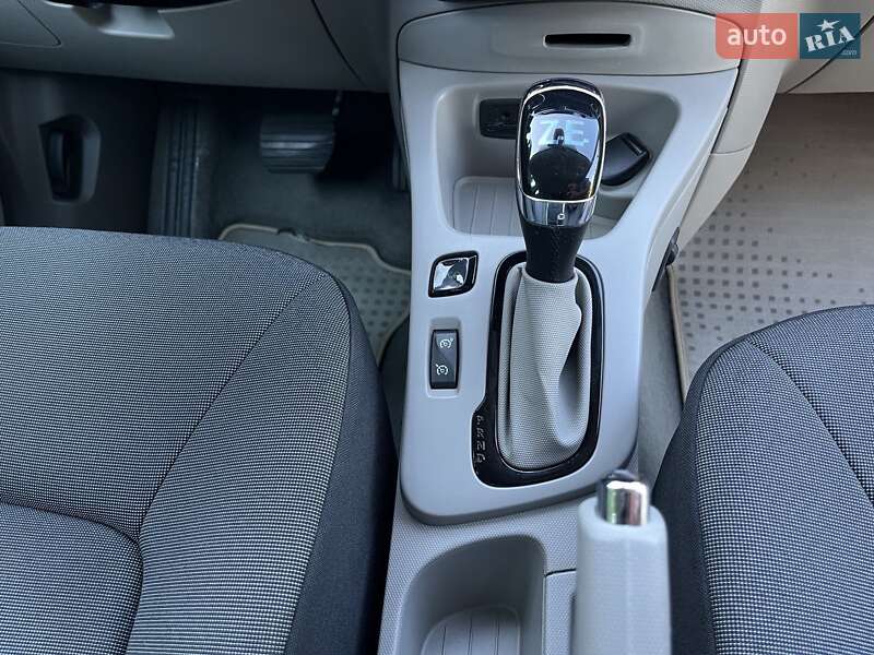 Хэтчбек Renault Zoe 2015 в Львове