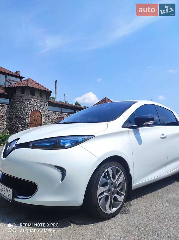Хэтчбек Renault Zoe 2016 в 