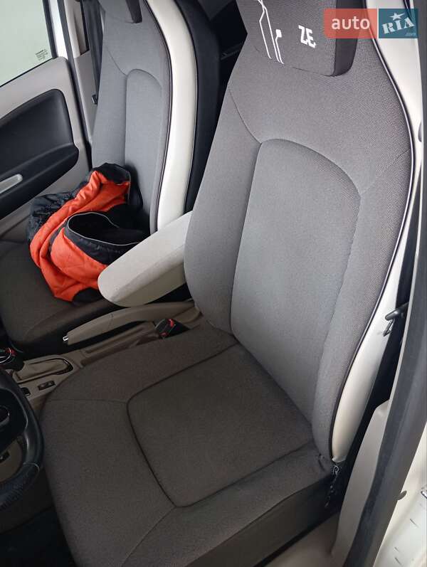 Хэтчбек Renault Zoe 2015 в Шаргороде фото 15 Хэтчбек Renault Zoe 2015 в Шаргороде