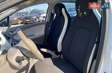 Хэтчбек Renault Zoe 2015 в 