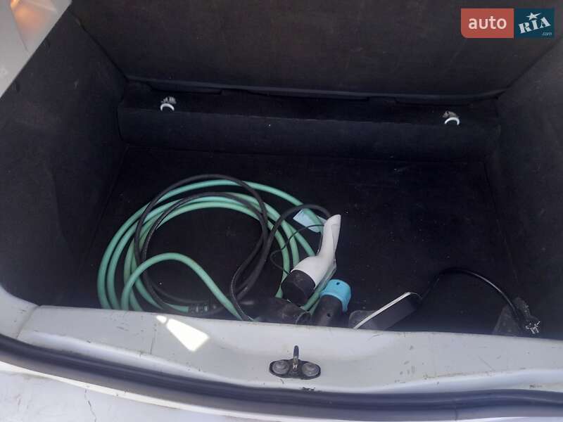 Хэтчбек Renault Zoe 2015 в Сокале фото 11 Хэтчбек Renault Zoe 2015 в Сокале