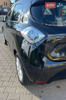 Хэтчбек Renault Zoe 2016 в 