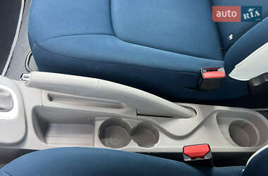 Хэтчбек Renault Zoe 2013 в 