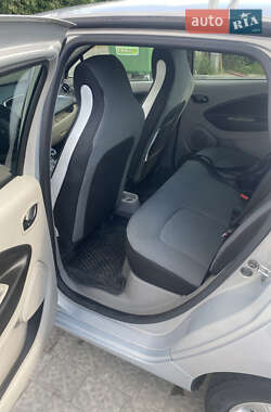 Хэтчбек Renault Zoe 2016 в 
