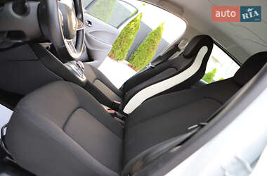 Хэтчбек Renault Zoe 2022 в 