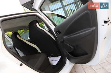 Хэтчбек Renault Zoe 2022 в 