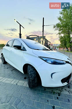 Хэтчбек Renault Zoe 2017 в 
