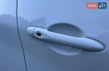 Хэтчбек Renault Zoe 2017 в 
