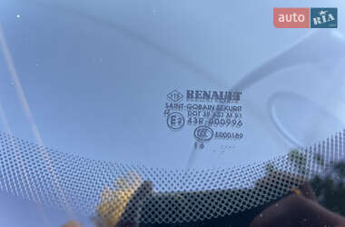 Хэтчбек Renault Zoe 2017 в 