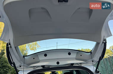 Хэтчбек Renault Zoe 2017 в 